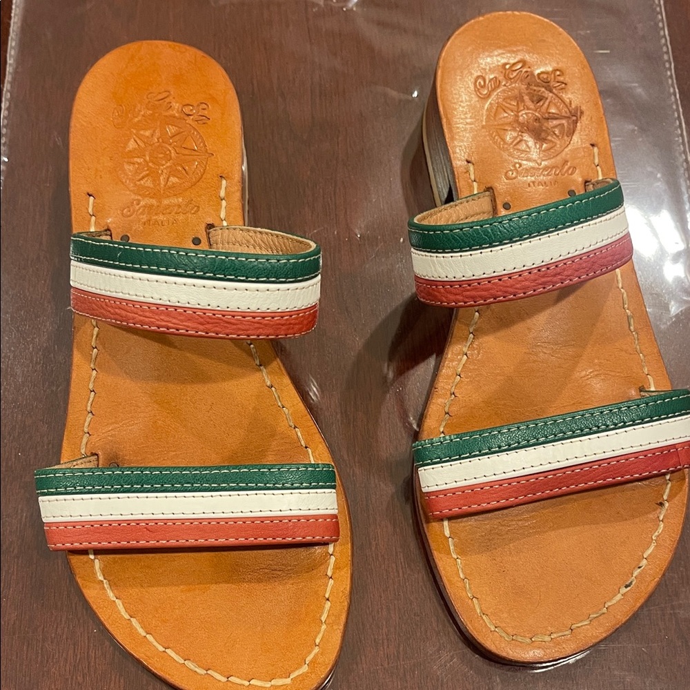 Ca Gi Sa Sorrento made in Italy SZ 5 to smaller 5.5. Sandals are used.